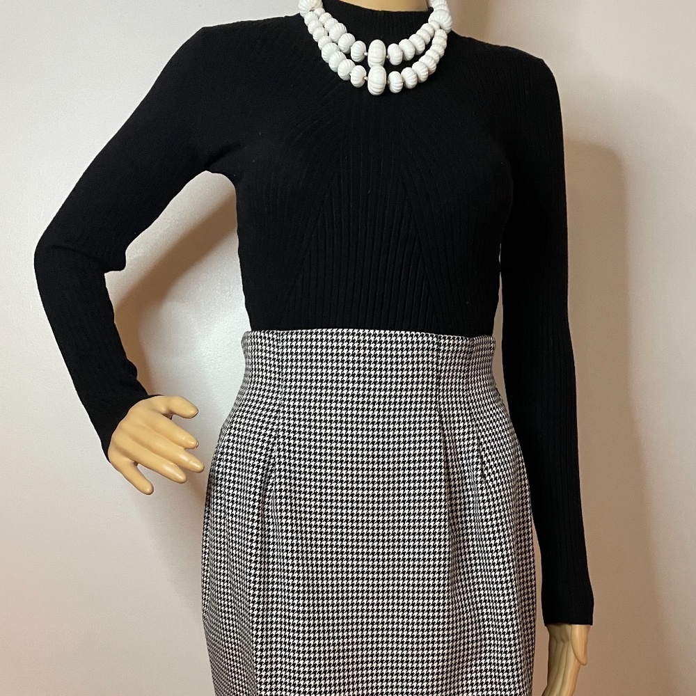 Houndstooth pencil skirt! Super classic!